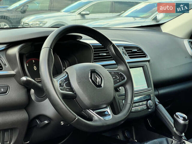 Черный Рено Kadjar, объемом двигателя 1.6 л и пробегом 175 тыс. км за 16481 $, фото 22 на Automoto.ua