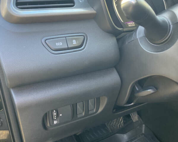 Черный Рено Kadjar, объемом двигателя 1.46 л и пробегом 139 тыс. км за 17900 $, фото 9 на Automoto.ua