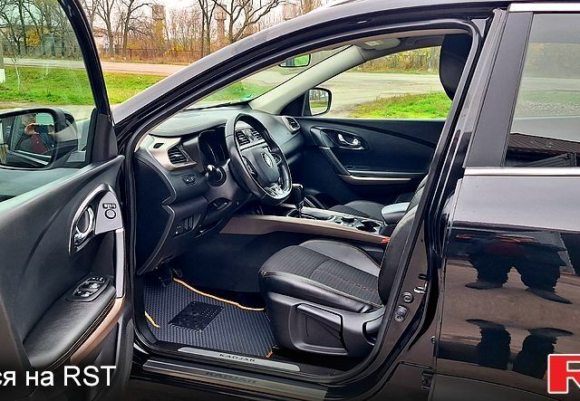 Черный Рено Kadjar, объемом двигателя 1.5 л и пробегом 120 тыс. км за 16300 $, фото 7 на Automoto.ua