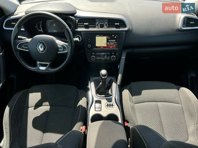 Черный Рено Kadjar, объемом двигателя 1.6 л и пробегом 175 тыс. км за 16481 $, фото 39 на Automoto.ua