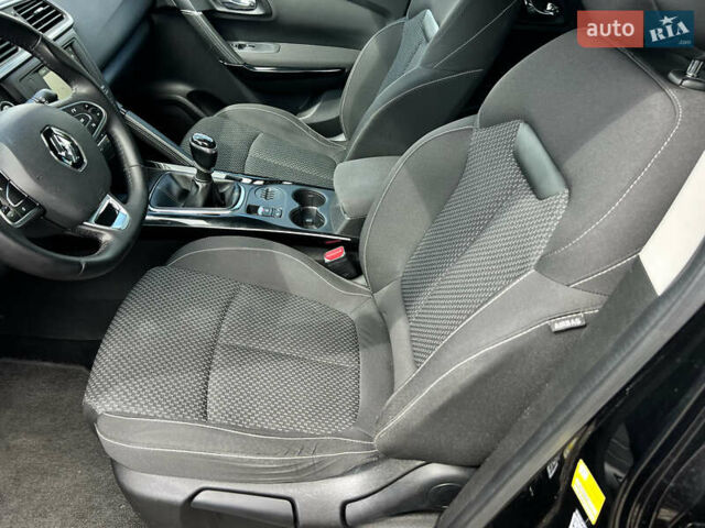 Черный Рено Kadjar, объемом двигателя 1.6 л и пробегом 175 тыс. км за 16481 $, фото 26 на Automoto.ua