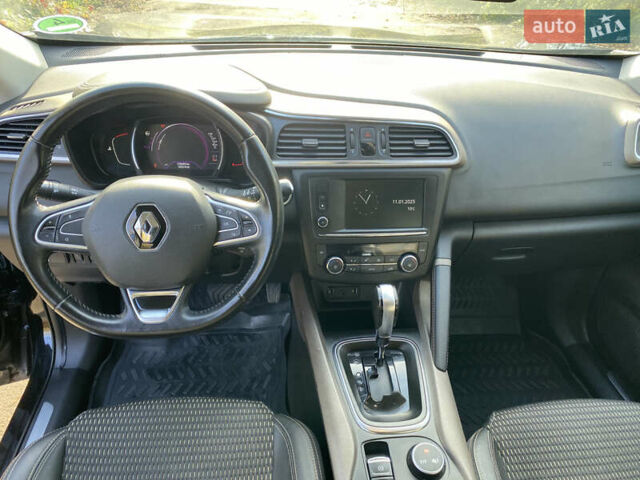 Черный Рено Kadjar, объемом двигателя 1.46 л и пробегом 139 тыс. км за 17900 $, фото 11 на Automoto.ua