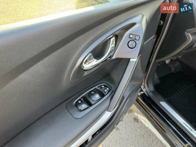 Чорний Рено Kadjar, об'ємом двигуна 1.6 л та пробігом 182 тис. км за 16400 $, фото 10 на Automoto.ua