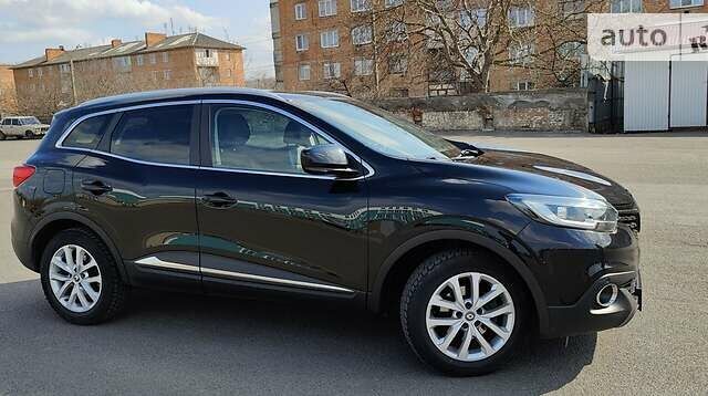 Черный Рено Kadjar, объемом двигателя 1.5 л и пробегом 197 тыс. км за 16500 $, фото 4 на Automoto.ua