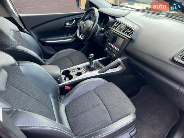 Черный Рено Kadjar, объемом двигателя 1.5 л и пробегом 175 тыс. км за 16900 $, фото 18 на Automoto.ua