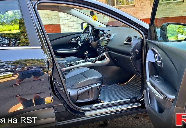 Черный Рено Kadjar, объемом двигателя 1.6 л и пробегом 146 тыс. км за 16950 $, фото 6 на Automoto.ua