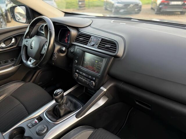 Черный Рено Kadjar, объемом двигателя 1.6 л и пробегом 47 тыс. км за 11500 $, фото 11 на Automoto.ua