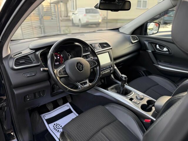 Черный Рено Kadjar, объемом двигателя 1.6 л и пробегом 47 тыс. км за 11500 $, фото 8 на Automoto.ua