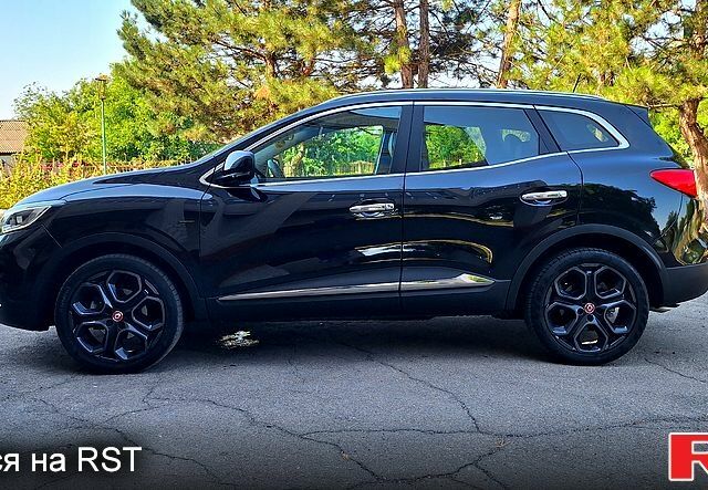 Черный Рено Kadjar, объемом двигателя 1.6 л и пробегом 146 тыс. км за 16950 $, фото 2 на Automoto.ua