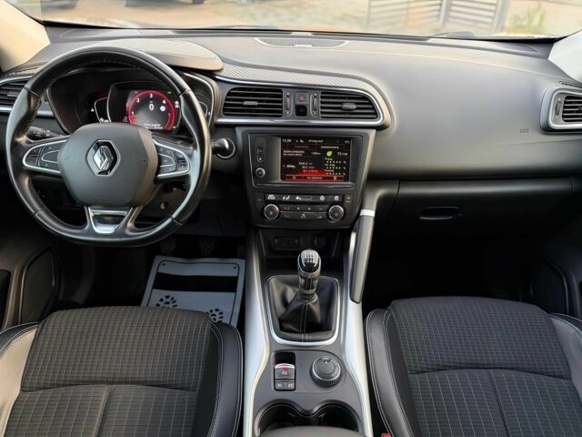 Черный Рено Kadjar, объемом двигателя 1.6 л и пробегом 47 тыс. км за 11500 $, фото 9 на Automoto.ua