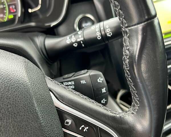 Черный Рено Kadjar, объемом двигателя 1.5 л и пробегом 240 тыс. км за 16100 $, фото 90 на Automoto.ua