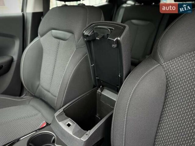 Черный Рено Kadjar, объемом двигателя 0 л и пробегом 156 тыс. км за 19900 $, фото 132 на Automoto.ua