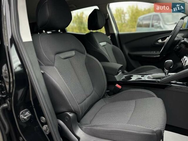 Черный Рено Kadjar, объемом двигателя 0 л и пробегом 156 тыс. км за 19900 $, фото 117 на Automoto.ua