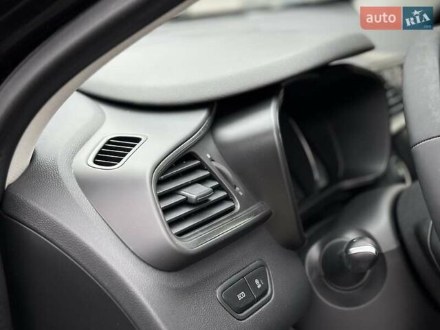 Черный Рено Kadjar, объемом двигателя 0 л и пробегом 156 тыс. км за 19900 $, фото 101 на Automoto.ua