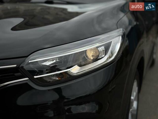 Черный Рено Kadjar, объемом двигателя 0 л и пробегом 156 тыс. км за 19900 $, фото 90 на Automoto.ua