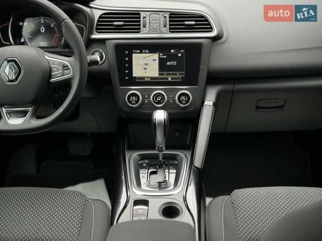 Черный Рено Kadjar, объемом двигателя 0 л и пробегом 156 тыс. км за 19900 $, фото 28 на Automoto.ua