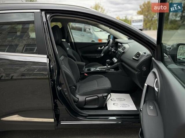 Черный Рено Kadjar, объемом двигателя 0 л и пробегом 156 тыс. км за 19900 $, фото 115 на Automoto.ua