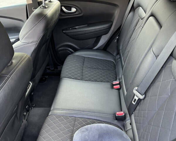 Черный Рено Kadjar, объемом двигателя 1.5 л и пробегом 70 тыс. км за 21000 $, фото 11 на Automoto.ua