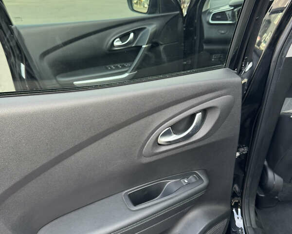 Черный Рено Kadjar, объемом двигателя 1.5 л и пробегом 70 тыс. км за 21000 $, фото 18 на Automoto.ua