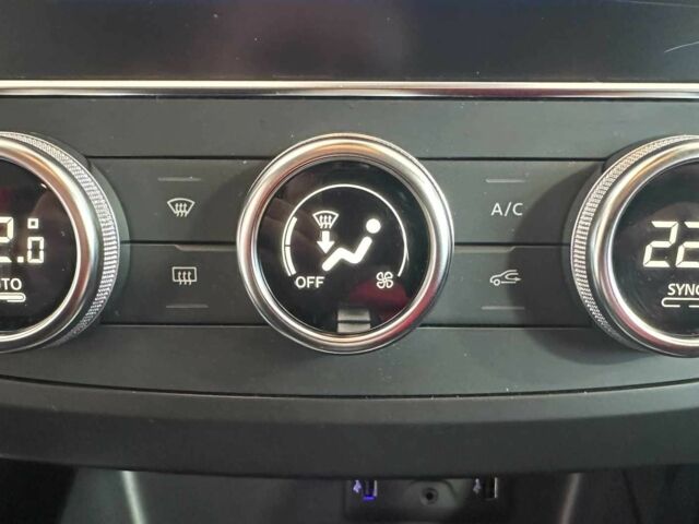 Черный Рено Kadjar, объемом двигателя 1.5 л и пробегом 186 тыс. км за 18950 $, фото 14 на Automoto.ua