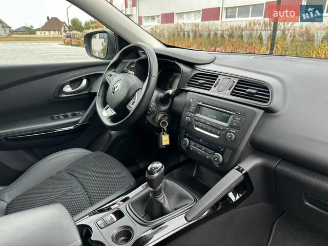 Черный Рено Kadjar, объемом двигателя 1.5 л и пробегом 216 тыс. км за 16700 $, фото 34 на Automoto.ua