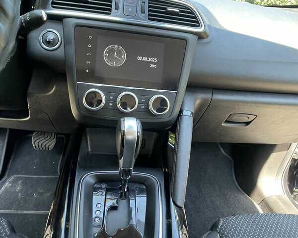 Черный Рено Kadjar, объемом двигателя 1.46 л и пробегом 240 тыс. км за 18700 $, фото 26 на Automoto.ua