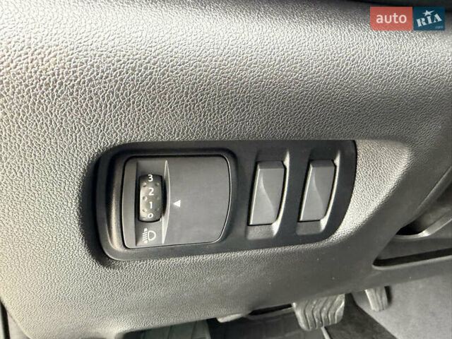 Черный Рено Kadjar, объемом двигателя 1.5 л и пробегом 100 тыс. км за 20900 $, фото 49 на Automoto.ua