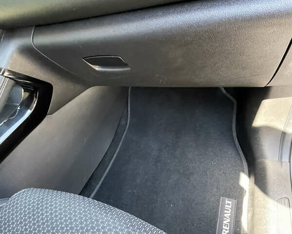 Черный Рено Kadjar, объемом двигателя 1.46 л и пробегом 239 тыс. км за 19100 $, фото 23 на Automoto.ua