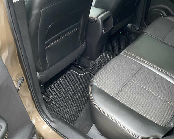 Коричневый Рено Kadjar, объемом двигателя 1.6 л и пробегом 204 тыс. км за 15600 $, фото 12 на Automoto.ua