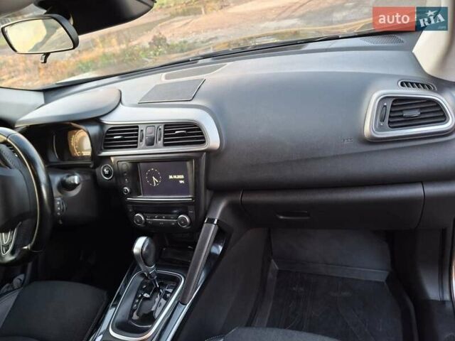 Рено Kadjar 2016 в Тернополе на Automoto.ua Коричневый Рено Kadjar, объемом двигателя 1.46 л и пробегом 146 тыс. км за 16600 $, фото 10 на Automoto.ua