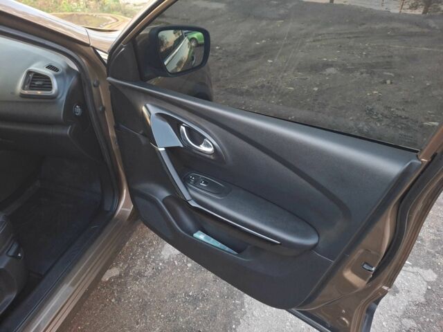 Коричневый Рено Kadjar, объемом двигателя 1.5 л и пробегом 146 тыс. км за 16600 $, фото 18 на Automoto.ua