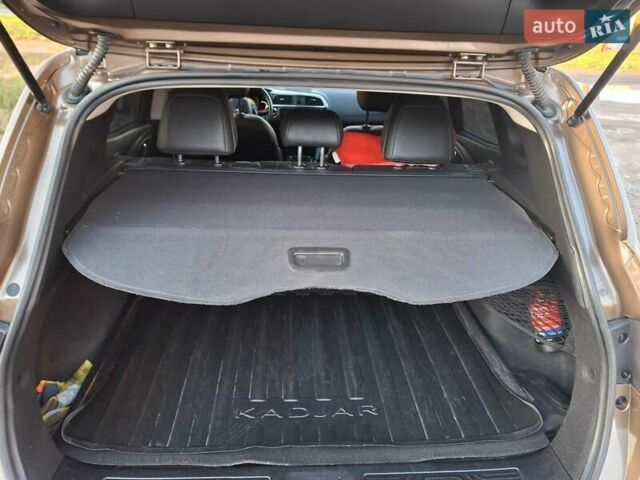Коричневый Рено Kadjar, объемом двигателя 1.5 л и пробегом 146 тыс. км за 16600 $, фото 13 на Automoto.ua