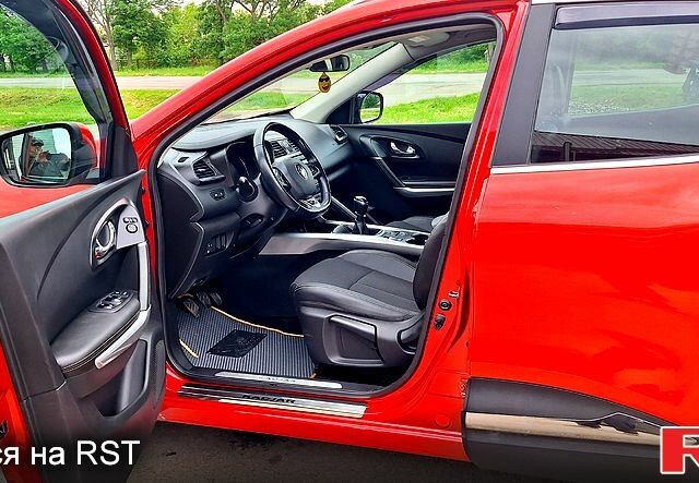 Красный Рено Kadjar, объемом двигателя 1.6 л и пробегом 183 тыс. км за 15300 $, фото 5 на Automoto.ua