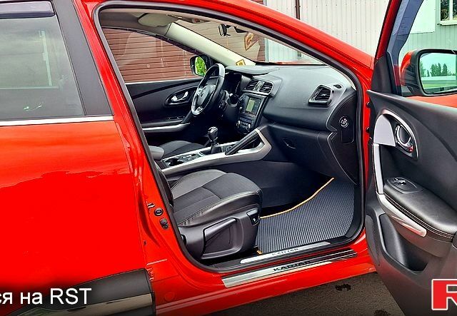 Красный Рено Kadjar, объемом двигателя 1.6 л и пробегом 183 тыс. км за 15300 $, фото 6 на Automoto.ua
