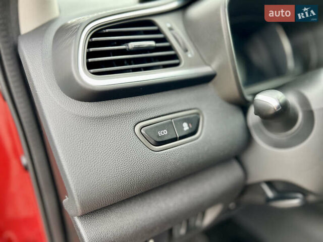 Красный Рено Kadjar, объемом двигателя 1.46 л и пробегом 248 тыс. км за 13950 $, фото 47 на Automoto.ua