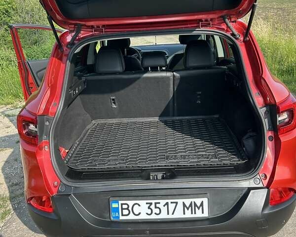 Красный Рено Kadjar, объемом двигателя 1.6 л и пробегом 145 тыс. км за 13000 $, фото 3 на Automoto.ua