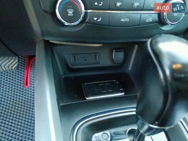 Красный Рено Kadjar, объемом двигателя 1.46 л и пробегом 285 тыс. км за 14250 $, фото 52 на Automoto.ua