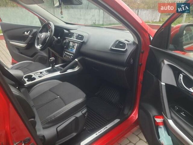 Красный Рено Kadjar, объемом двигателя 1.6 л и пробегом 210 тыс. км за 16500 $, фото 1 на Automoto.ua