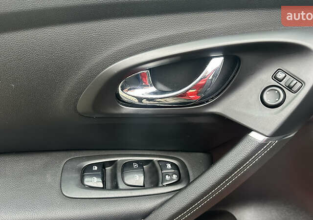 Красный Рено Kadjar, объемом двигателя 1.2 л и пробегом 220 тыс. км за 14300 $, фото 15 на Automoto.ua