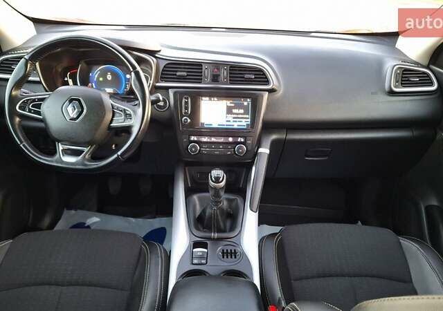 Красный Рено Kadjar, объемом двигателя 1.6 л и пробегом 243 тыс. км за 13900 $, фото 13 на Automoto.ua