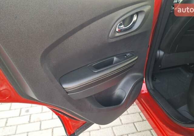 Красный Рено Kadjar, объемом двигателя 1.6 л и пробегом 243 тыс. км за 13900 $, фото 4 на Automoto.ua