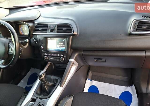 Красный Рено Kadjar, объемом двигателя 1.6 л и пробегом 243 тыс. км за 13900 $, фото 19 на Automoto.ua