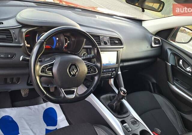 Красный Рено Kadjar, объемом двигателя 1.6 л и пробегом 243 тыс. км за 13900 $, фото 7 на Automoto.ua