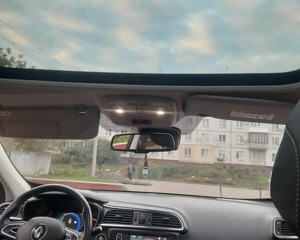 Красный Рено Kadjar, объемом двигателя 1.6 л и пробегом 210 тыс. км за 16500 $, фото 2 на Automoto.ua