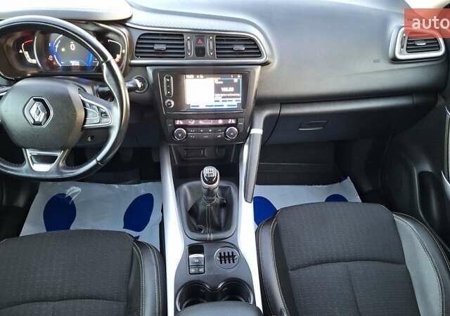 Красный Рено Kadjar, объемом двигателя 1.6 л и пробегом 243 тыс. км за 13900 $, фото 14 на Automoto.ua