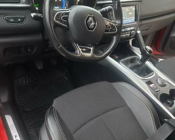 Красный Рено Kadjar, объемом двигателя 1.6 л и пробегом 210 тыс. км за 16500 $, фото 7 на Automoto.ua