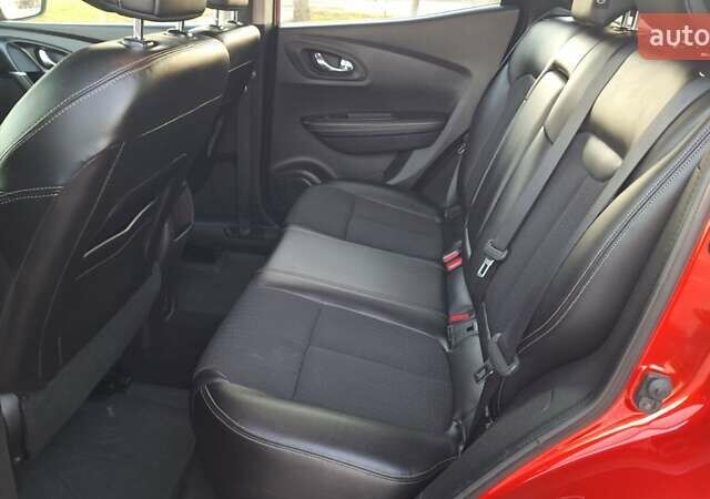 Красный Рено Kadjar, объемом двигателя 1.6 л и пробегом 243 тыс. км за 13900 $, фото 3 на Automoto.ua