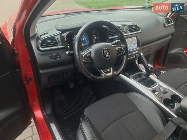 Красный Рено Kadjar, объемом двигателя 1.6 л и пробегом 210 тыс. км за 16500 $, фото 6 на Automoto.ua