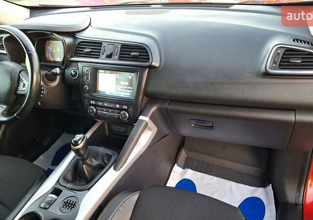 Красный Рено Kadjar, объемом двигателя 1.6 л и пробегом 243 тыс. км за 13900 $, фото 18 на Automoto.ua