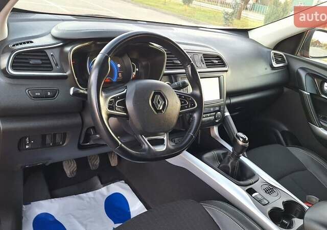 Красный Рено Kadjar, объемом двигателя 1.6 л и пробегом 243 тыс. км за 13900 $, фото 8 на Automoto.ua